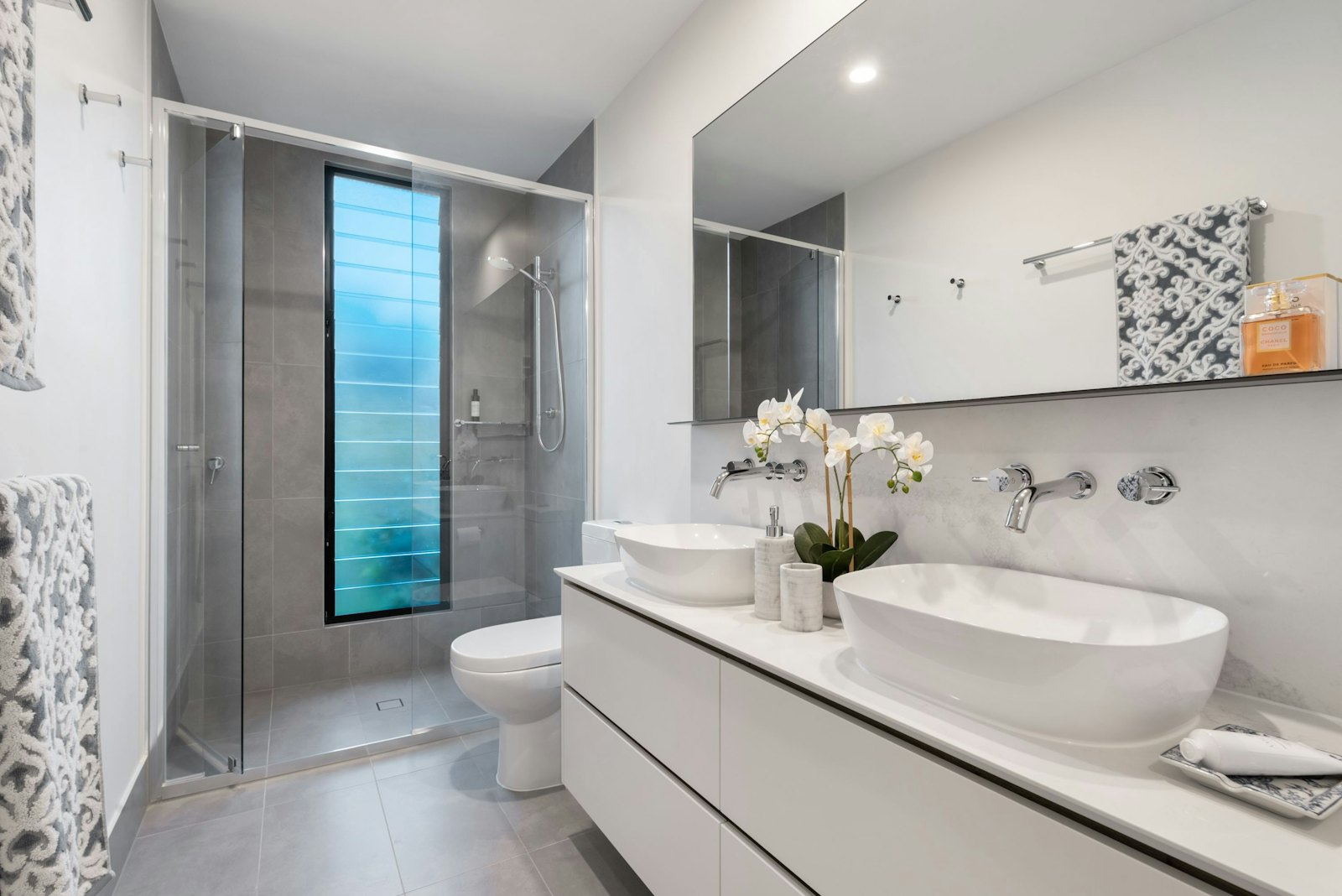 Bathroom vanity
