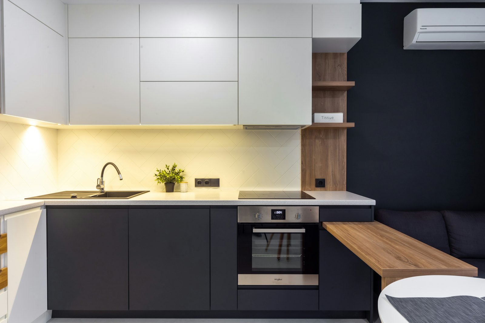 Compact modern kitchen